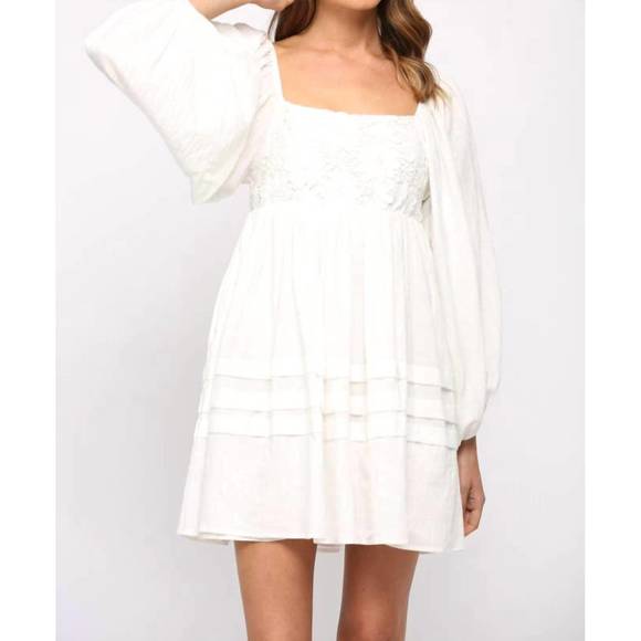 NEW FATE lace puff sleeve dress in white - Picture 2 of 4